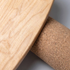 TWHEELS Balance Board aus Ahornholz mit rollender Korkwalze.