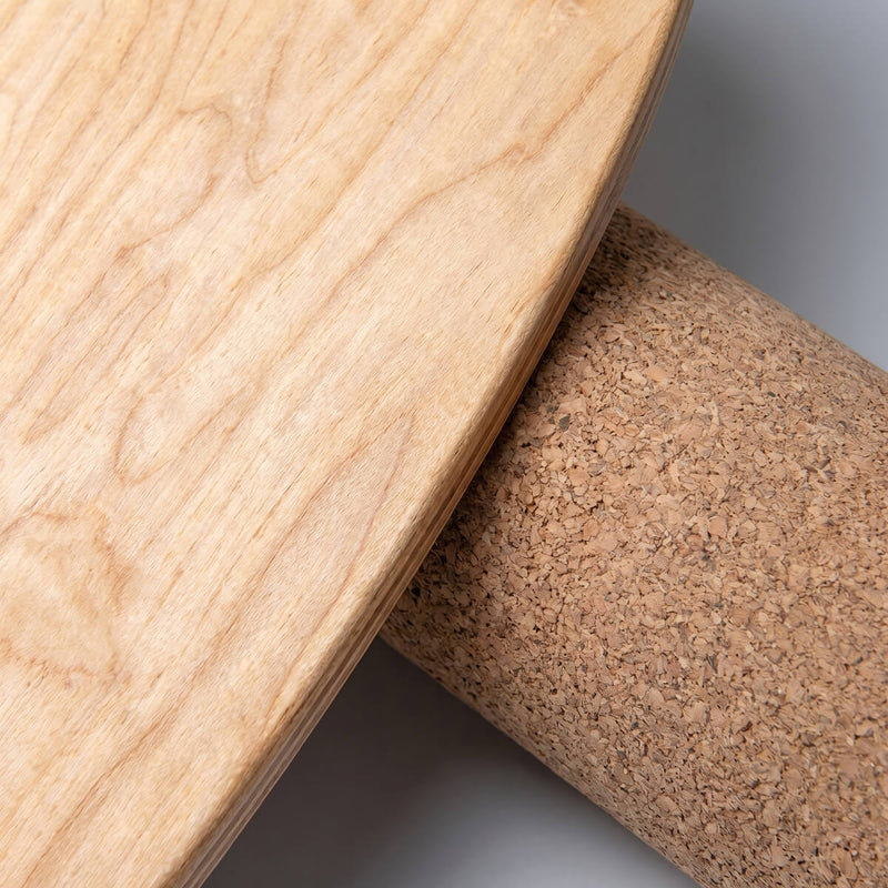 TWHEELS Balance Board aus Ahornholz mit rollender Korkwalze.