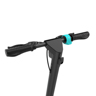 TWHEELS E-Scooter Pro in Schwarz, grosse Reifen und Federung, Detailansicht.