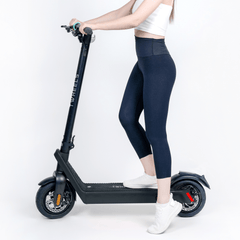TWHEELS E-Scooter Pro in Schwarz, LED-Beleuchtung und Scheibenbremse, Detailansicht.