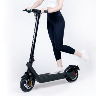 TWHEELS E-Scooter Pro in Schwarz, technische Daten und Reichweite.