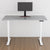 Elektrisch höhenverstellbarer TWHEELS Bürotisch fürs Home-Office.
