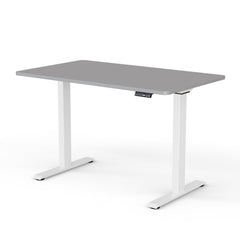 TWHEELS elektrisch höhenverstellbarer Bürotisch 140x80 cm mit heller Platte, Studioaufnahme.