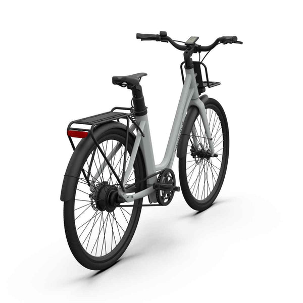 E-Bike City Classic mit Gepäckträger am Heck, Ansicht von schräg hinten