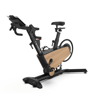Hometrainer Indoor Bike von TWHEELS aus massivem Eichenholz fürs Home-Gym.