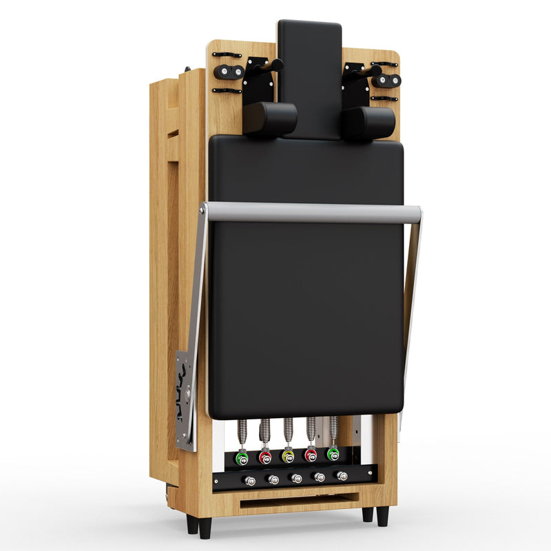 TWHEELS Pilates Reformer aus Ahornholz mit stabilem Schienensystem.