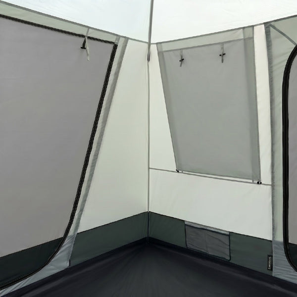 Innenansicht des Vorzelts mit Mesh-Fenstern, aufrollbaren Jalousien und Eingängen