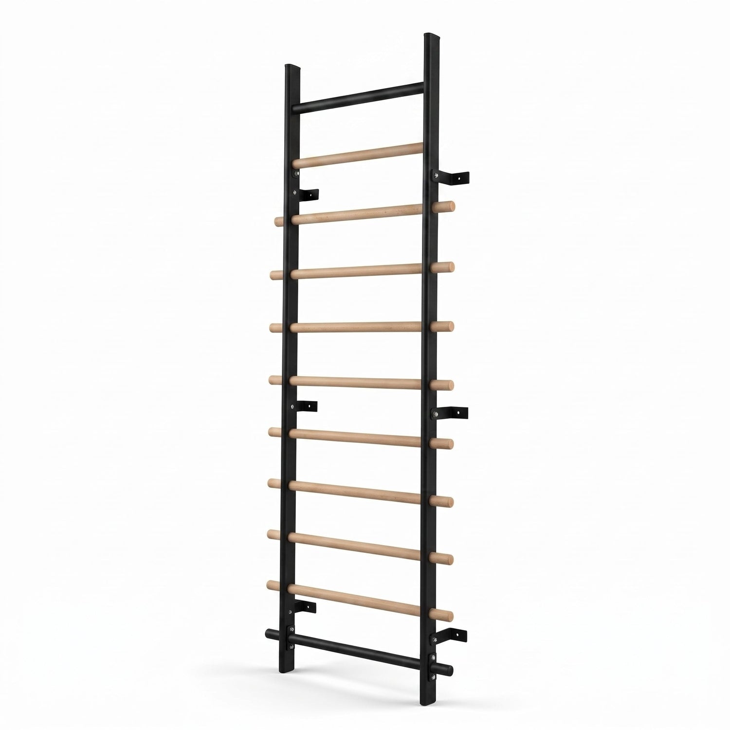 TWHEELS Sprossenwand aus schwarzem Stahl und Buchenholz in der Standard-Version ohne Pull-up- und Dip-Station auf weissem Hintergrund.