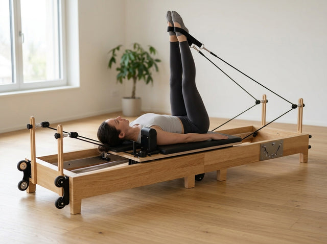 Frosch mit Beinkreisen (Frog & Leg Circles) auf dem Pilates Reformer aus Ahornholz (faltbar) - TWHEELS